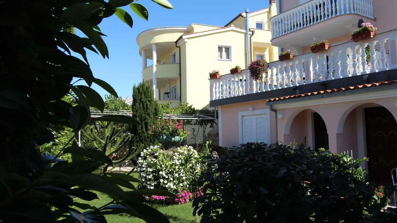 Apartment In Malinska 19